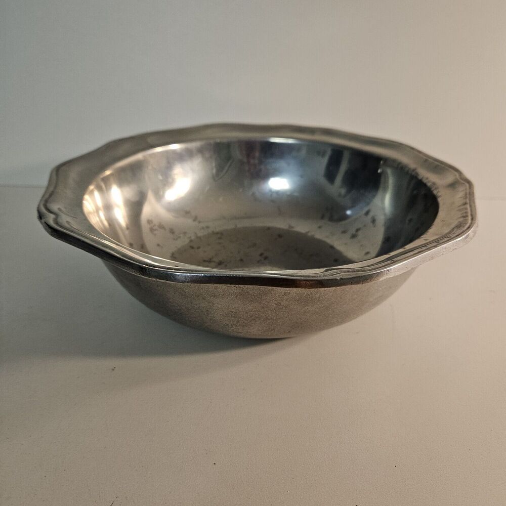 Vintage‎ Signed 1973 Wilton Armetale Pewter 9"x2.5" in. Serving Bowl Queen Anne